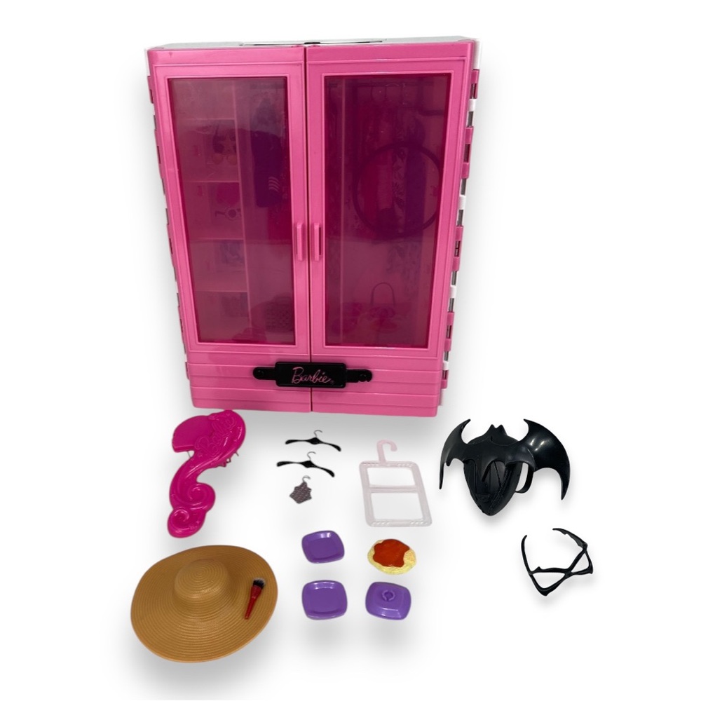 Barbie Fashionistas Ultimate Closet Portable for Fashion Clothes & accessories